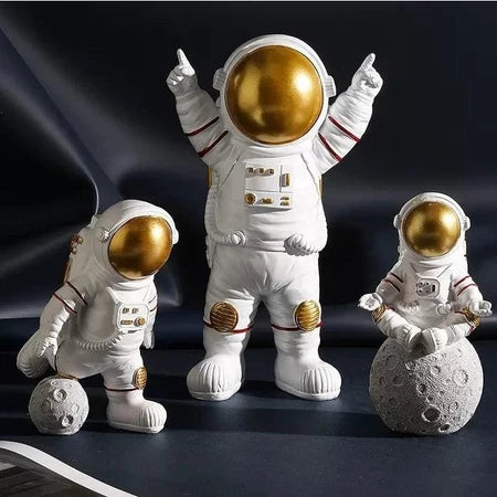 Kit com 3 Astronautas para Decoração – Estilo Kawaii Espaço Sideral e Lua